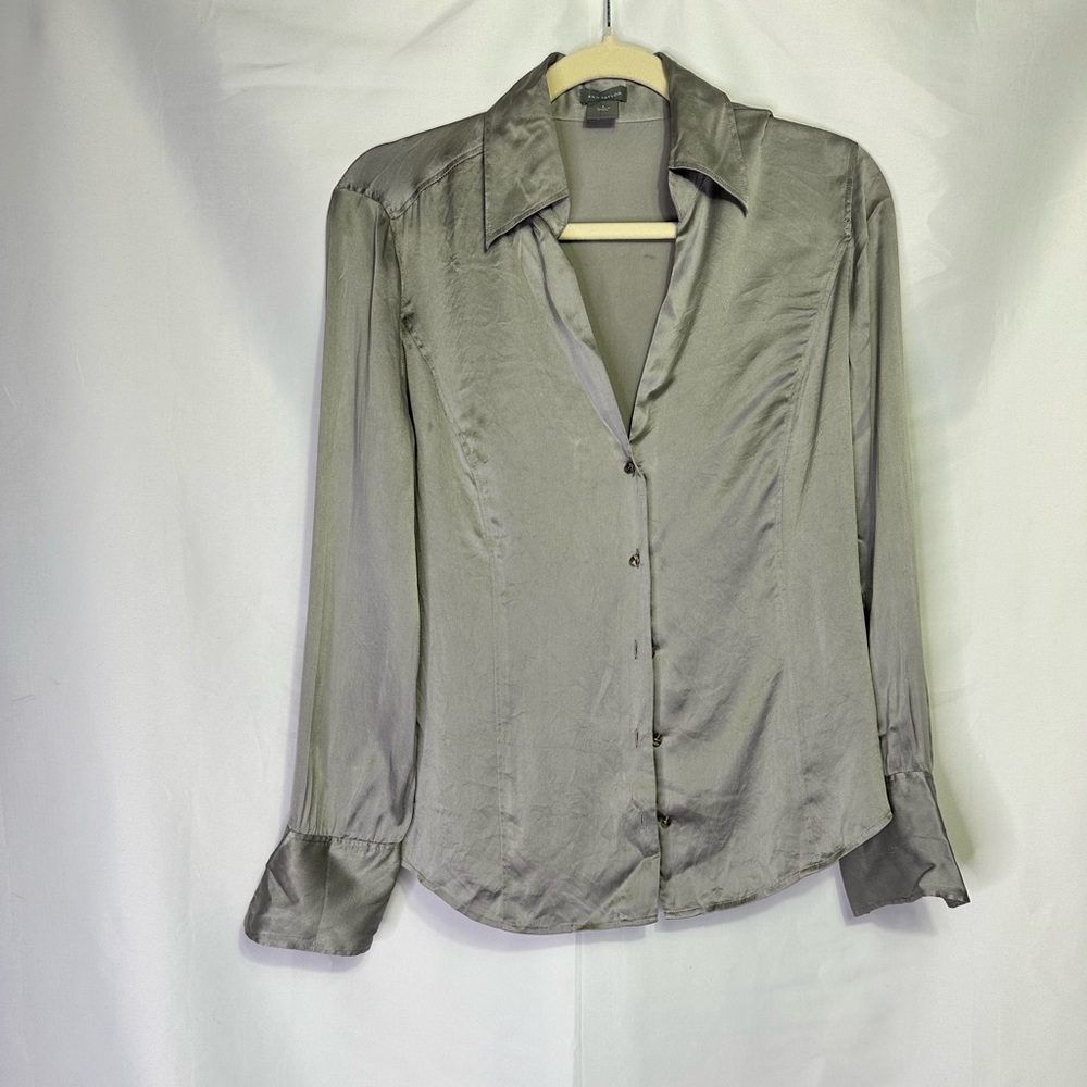 100% Silk Collared Blouse with Wrist Detail Quiet Luxury Glamour Party Holiday S